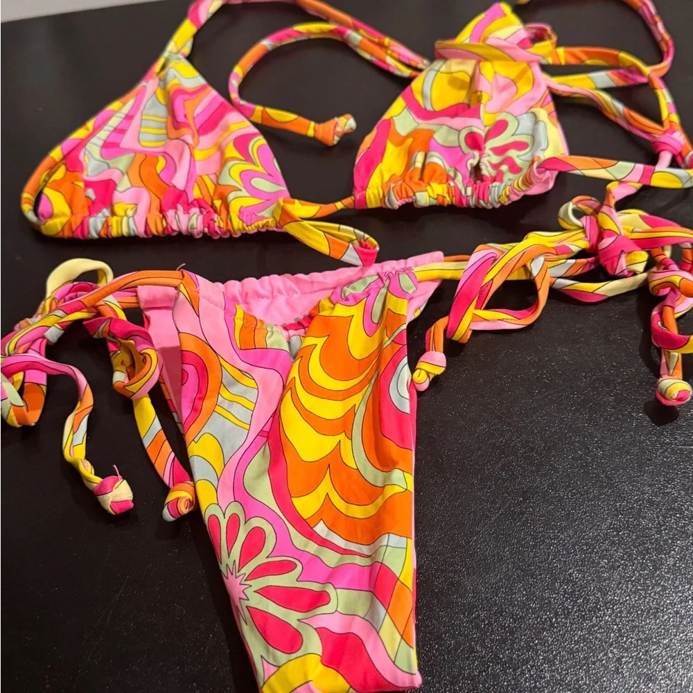 Frankie's Bikinis Swimwear top small bottom XS